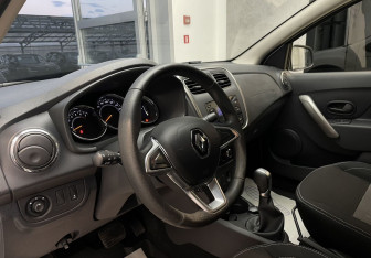 Подержанный автомобиль Renault Logan Sedan 2022 года (7 фото)