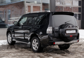 Подержанный автомобиль Mitsubishi Pajero 2006 года (7 фото)