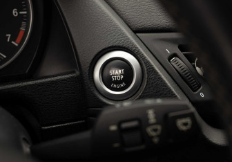 Подержанный автомобиль BMW X1 2011 года (15 фото)