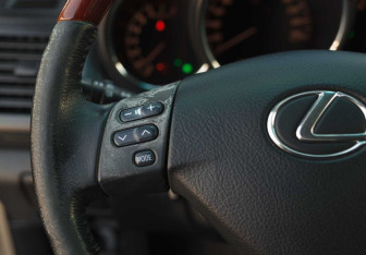 Подержанный автомобиль Lexus RX 2003 года (12 фото)
