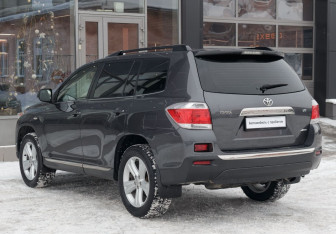 Подержанный автомобиль Toyota Highlander 2013 года (7 фото)