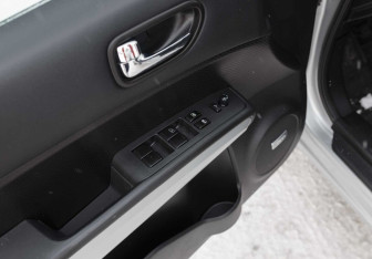 Подержанный автомобиль Nissan X-Trail 2012 года (16 фото)