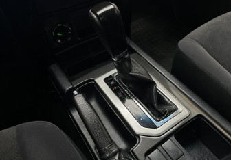 Подержанный автомобиль Toyota Land Cruiser Prado 2015 года (12 фото)