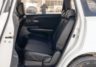 Подержанный автомобиль Toyota Wish Minivan 2013 года (16 фото)