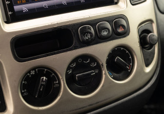 Подержанный автомобиль Ford Maverick 2002 года (14 фото)