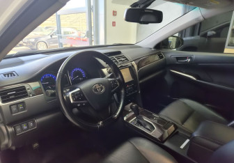 Подержанный автомобиль Toyota Camry Sedan 2016 года (7 фото)
