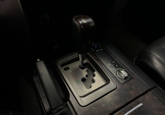 Подержанный автомобиль Toyota Land Cruiser Suv 2014 года (12 фото)