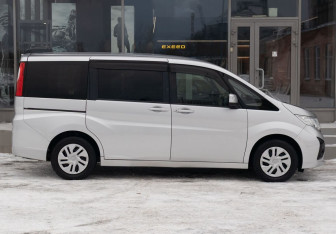 Подержанный автомобиль Honda Stepwgn 2019 года (4 фото)