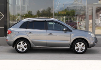 Подержанный автомобиль Renault Koleos 2008 года (4 фото)