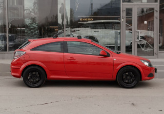 Подержанный автомобиль Opel Astra Hatchback 2010 года (4 фото)