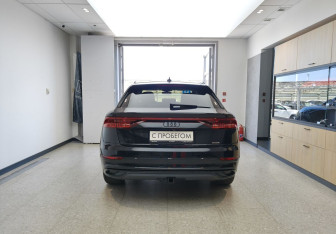 Подержанный автомобиль Audi Q8 2019 года (5 фото)