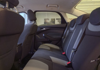 Подержанный автомобиль Ford Focus Sedan 2011 года (12 фото)