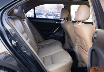 Подержанный автомобиль Honda Accord Sedan 2005 года (19 фото)