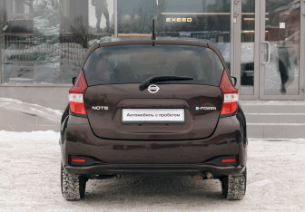 Подержанный автомобиль Nissan Note 2017 года (6 фото)