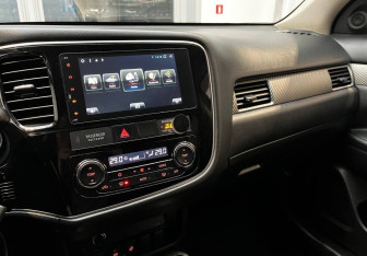 Подержанный автомобиль Mitsubishi Outlander 2017 года (15 фото)