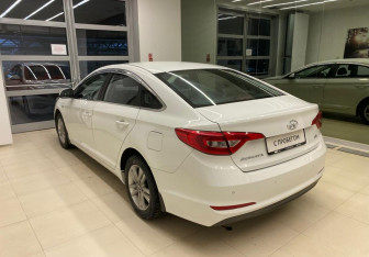 Подержанный автомобиль Hyundai Sonata 2017 года (7 фото)