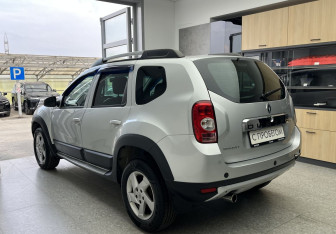 Подержанный автомобиль Renault Duster 2012 года (6 фото)