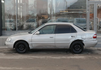 Подержанный автомобиль Toyota Corolla Sedan 1998 года (8 фото)