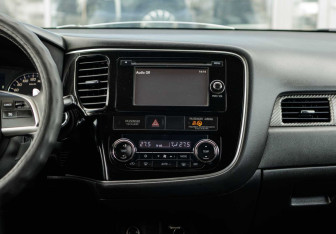 Подержанный автомобиль Mitsubishi Outlander 2012 года (9 фото)