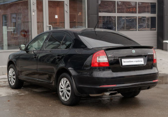 Подержанный автомобиль Skoda Octavia Liftback 2011 года (7 фото)