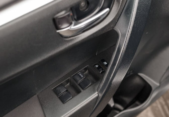 Подержанный автомобиль Toyota Corolla Sedan 2013 года (16 фото)