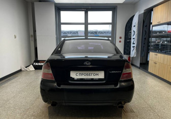 Подержанный автомобиль Subaru Legacy Sedan 2004 года (6 фото)