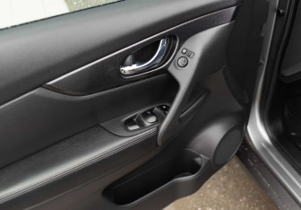 Подержанный автомобиль Nissan X-Trail 2016 года (17 фото)