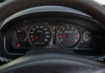 Подержанный автомобиль Nissan Wingroad 2000 года (12 фото)