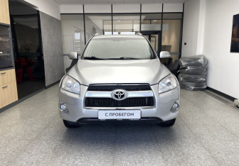 Подержанный автомобиль Toyota RAV4 2010 года (2 фото)