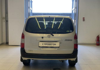 Подержанный автомобиль Toyota Succeed 2015 года (5 фото)