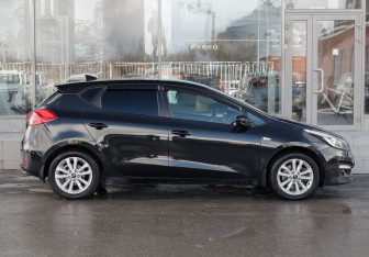 Подержанный автомобиль Kia Ceed Hatchback 2018 года (4 фото)