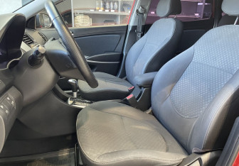 Подержанный автомобиль Hyundai Solaris Sedan 2012 года (8 фото)