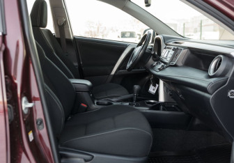 Подержанный автомобиль Toyota RAV4 2018 года (18 фото)