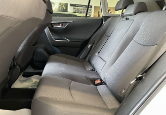 Подержанный автомобиль Toyota RAV4 2020 года (9 фото)