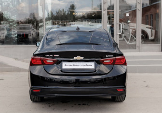 Подержанный автомобиль Chevrolet Malibu Sedan 2018 года (6 фото)