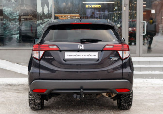 Подержанный автомобиль Honda Vezel 2013 года (6 фото)