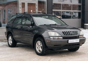 Подержанный автомобиль Lexus RX 2002 года (3 фото)