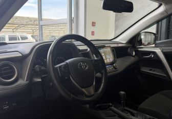 Подержанный автомобиль Toyota RAV4 2019 года (6 фото)