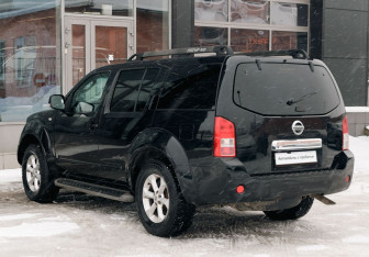 Подержанный автомобиль Nissan Pathfinder 2007 года (7 фото)