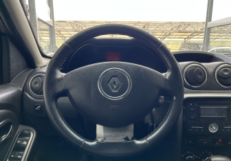 Подержанный автомобиль Renault Duster 2012 года (10 фото)