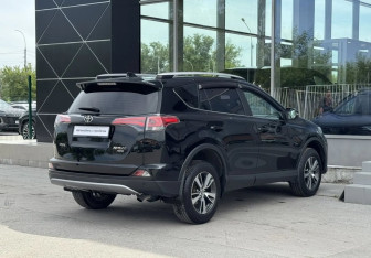 Подержанный автомобиль Toyota RAV4 2018 года (4 фото)