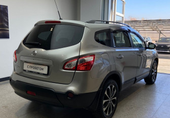Подержанный автомобиль Nissan Qashqai+2 2013 года (5 фото)
