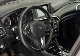 Подержанный автомобиль Infiniti QX30 2018 года (11 фото)