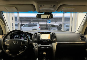Подержанный автомобиль Toyota Land Cruiser Suv 2008 года (11 фото)
