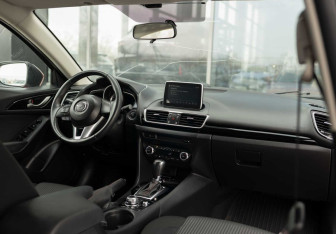 Подержанный автомобиль Mazda 3 Hatchback 2014 года (10 фото)