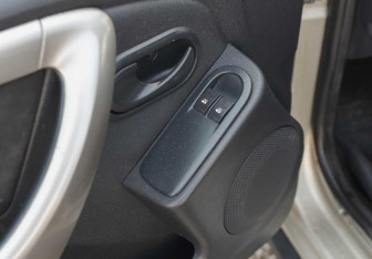 Подержанный автомобиль Renault Duster 2014 года (15 фото)