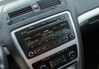 Подержанный автомобиль Skoda Octavia Liftback 2011 года (13 фото)