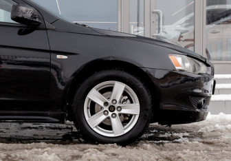 Подержанный автомобиль Mitsubishi Lancer Sedan 2007 года (9 фото)