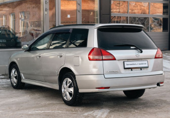 Подержанный автомобиль Nissan Wingroad 2002 года (7 фото)