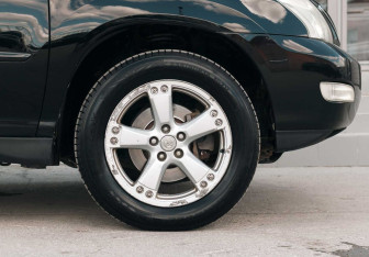 Подержанный автомобиль Toyota Harrier 2004 года (9 фото)